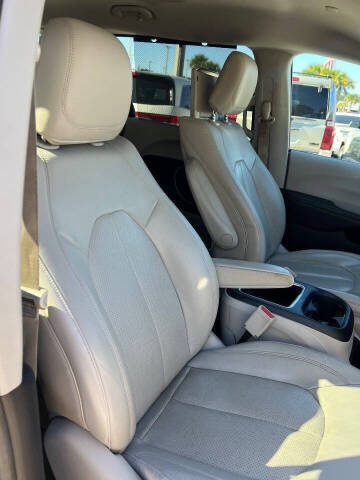 2017 Chrysler Pacifica Touring-L Plus