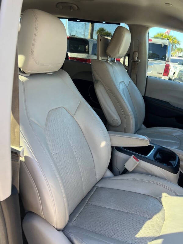 2017 Chrysler Pacifica Touring-L Plus