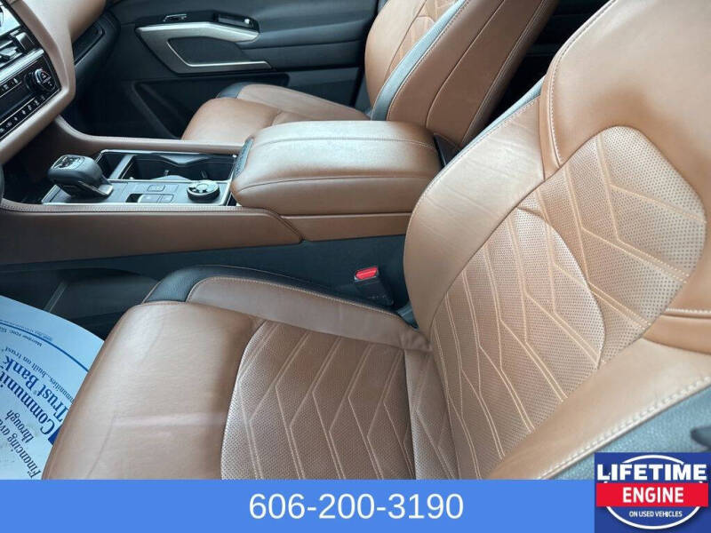 2023 Nissan Pathfinder Platinum