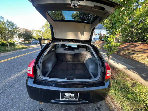 2005 Dodge Magnum SE