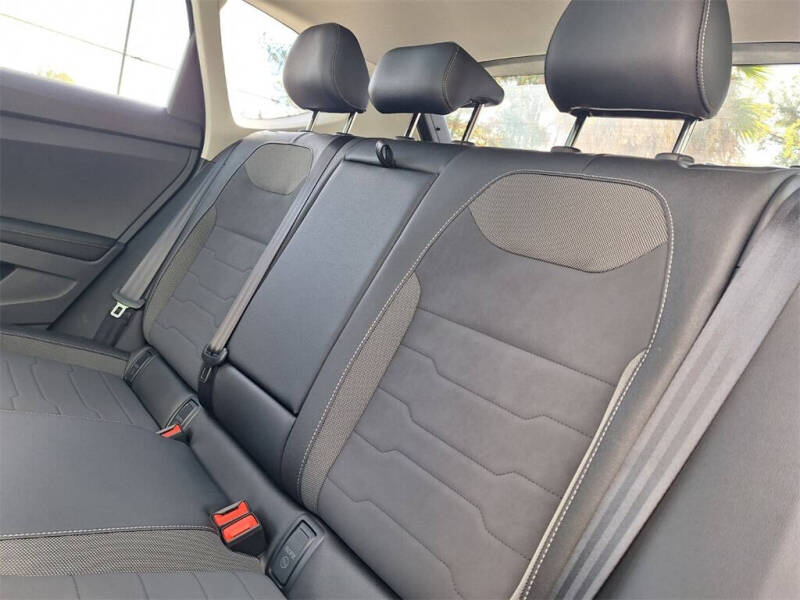 2026 Volkswagen Taos SE Black