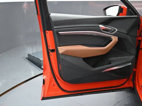 2022 Audi e-tron quattro Premium Plus