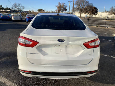 2016 Ford Fusion SE