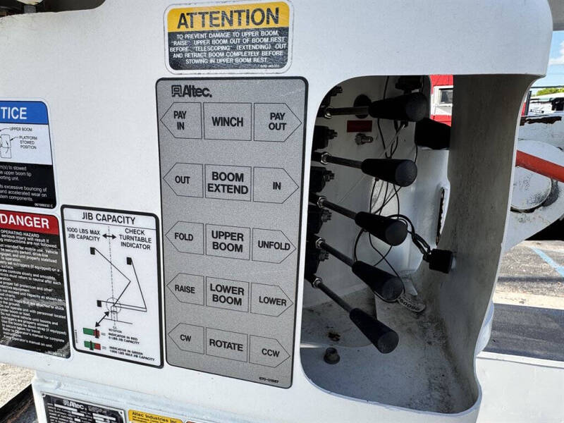 2017 Freightliner M2 106