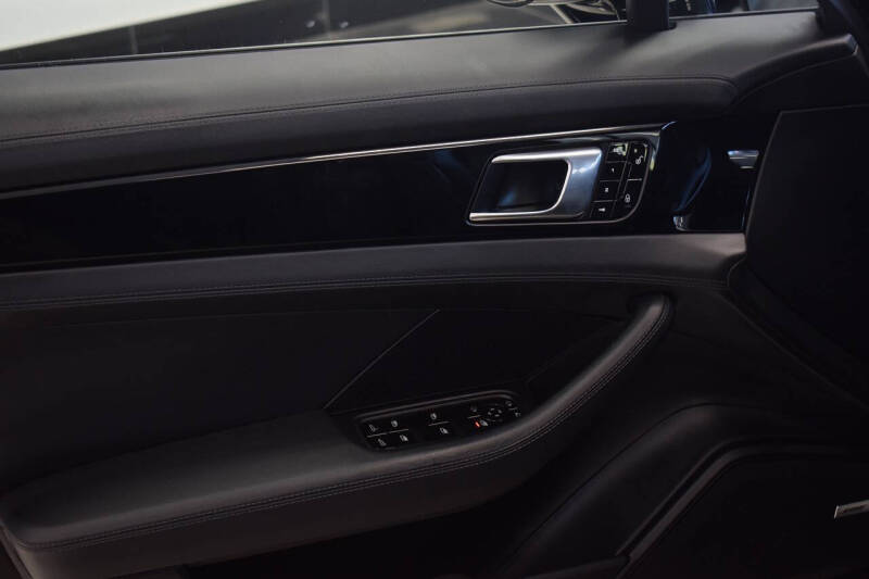 2018 Porsche Panamera 4