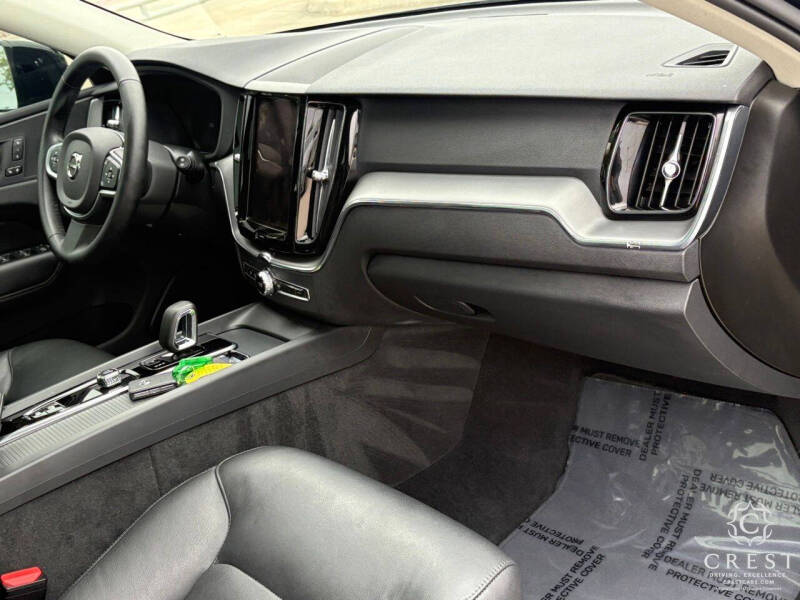 2025 Volvo XC60 B5 Core Dark Theme
