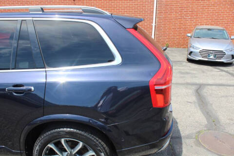 2017 Volvo XC90 T6 Momentum