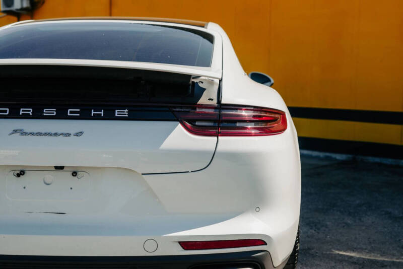 2019 Porsche Panamera 4 Executive