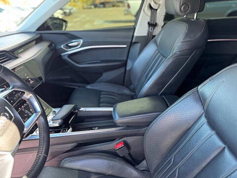 2019 Audi e-tron quattro Prestige