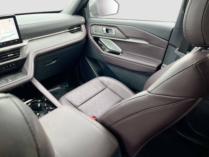 2025 Ford Explorer Platinum