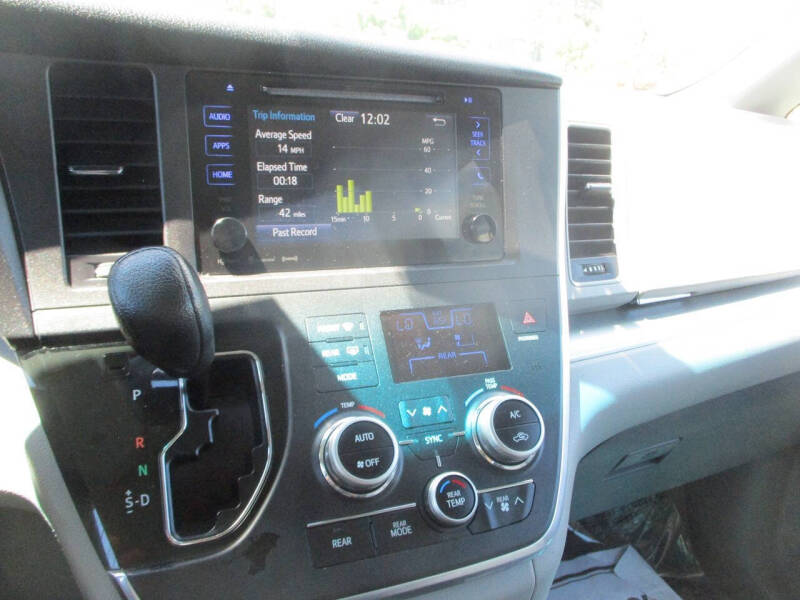 2017 Toyota Sienna LE 8-Passenger