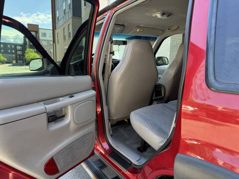 2000 Ford Explorer XLS