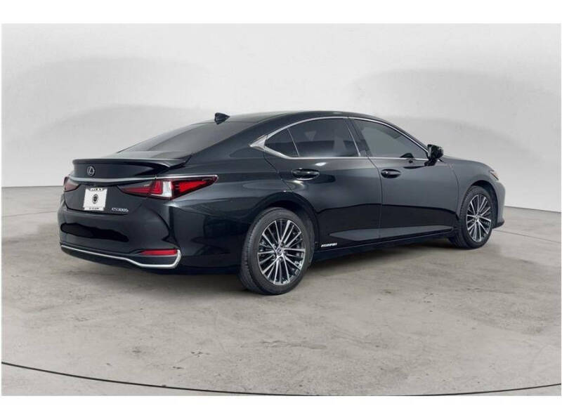 2022 Lexus ES 300h