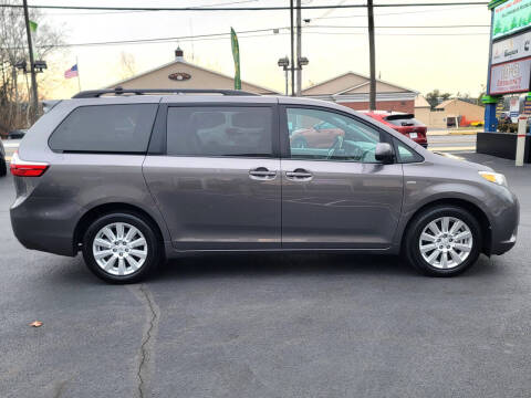 2017 Toyota Sienna LE 7-Passenger