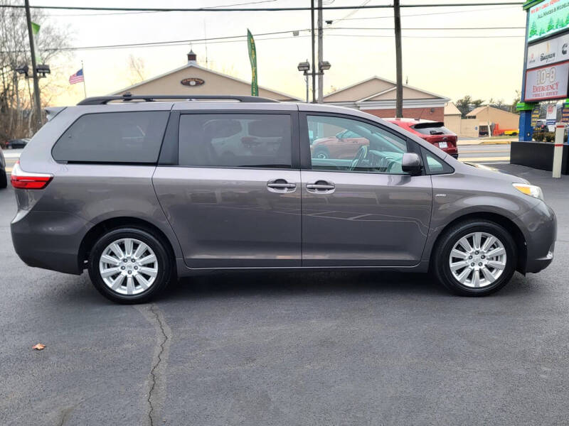2017 Toyota Sienna LE 7-Passenger