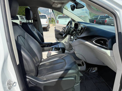 2017 Chrysler Pacifica Touring-L