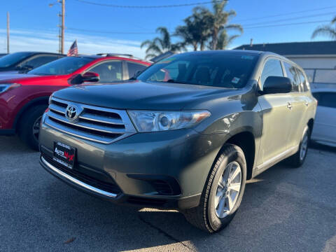 2013 Toyota Highlander for sale at Auto Max of Ventura in Ventura CA