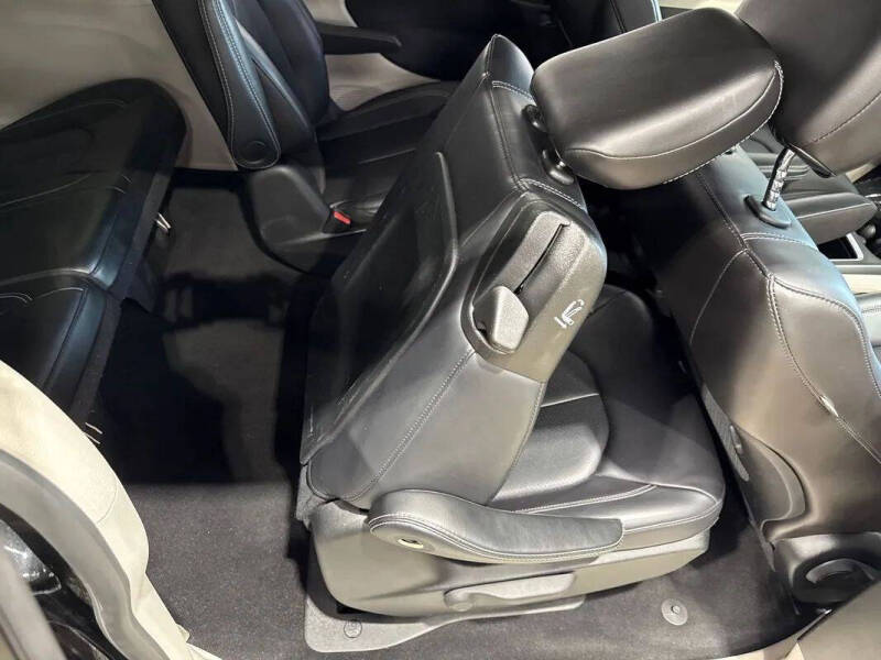 2024 Chrysler Pacifica Plug-In Hybrid Select