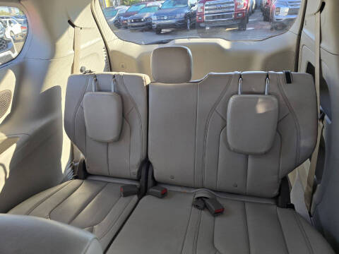 2017 Chrysler Pacifica Touring-L