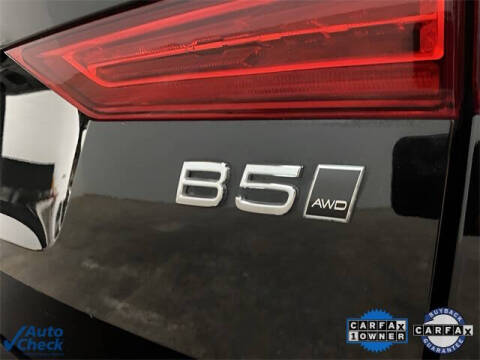 2025 Volvo XC60 B5 Plus Dark Theme