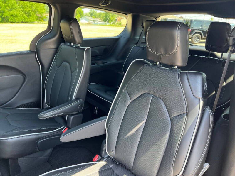 2027 Chrysler Pacifica Limited