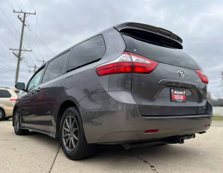 2019 Toyota Sienna XLE 8-Passenger