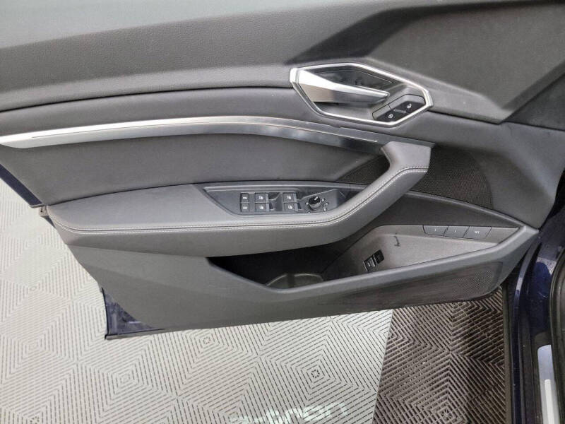 2021 Audi e-tron quattro Premium