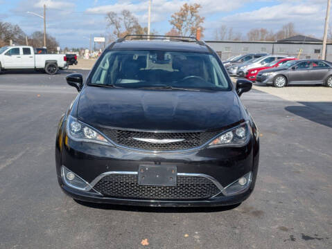 2017 Chrysler Pacifica Touring-L Plus