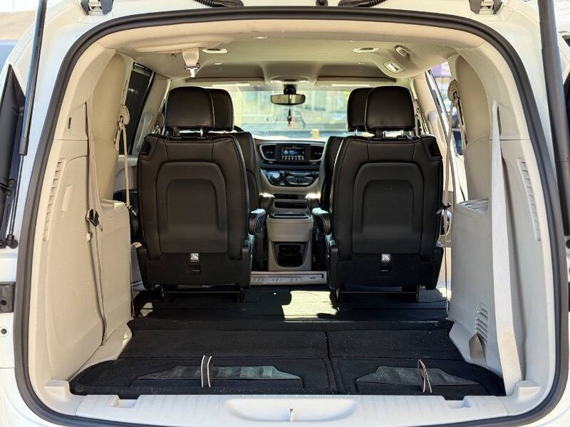 2020 Chrysler Voyager LXi