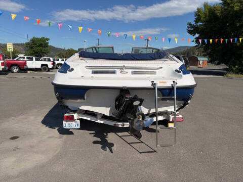 2004 Crownline 202BR
