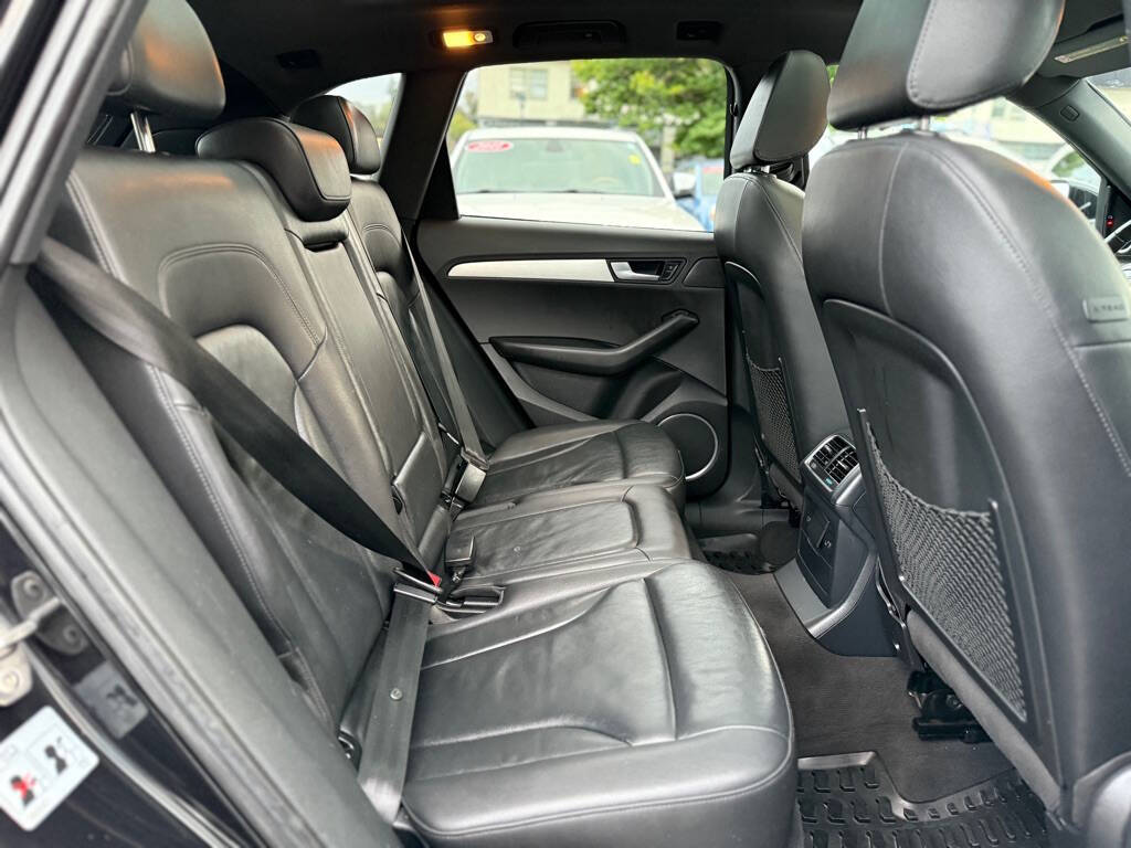 Black 2011 Audi Q5 3.2 quattro Premium Plus AWD 3.2 quattro Premium Plus 4dr SUV 19