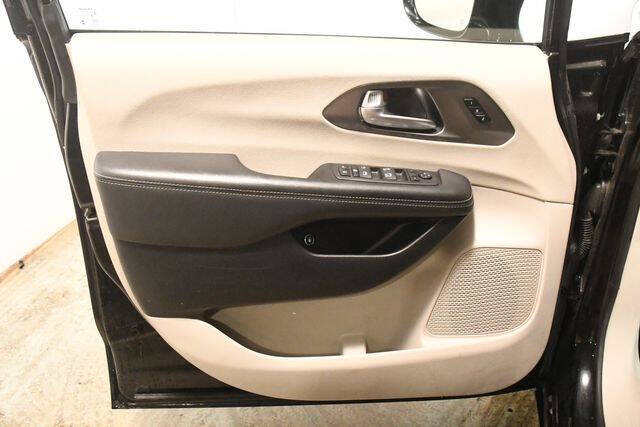 2024 Chrysler Pacifica Plug-In Hybrid Select