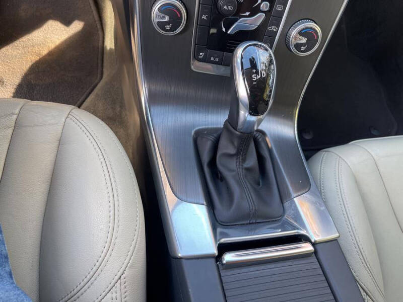 2015 Volvo V60 Cross Country T5