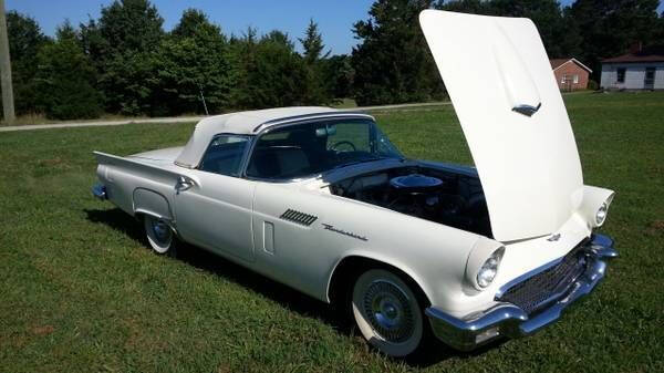 1957 Ford Thunderbird
