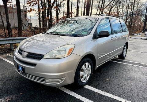2004 Toyota Sienna LE's photo
