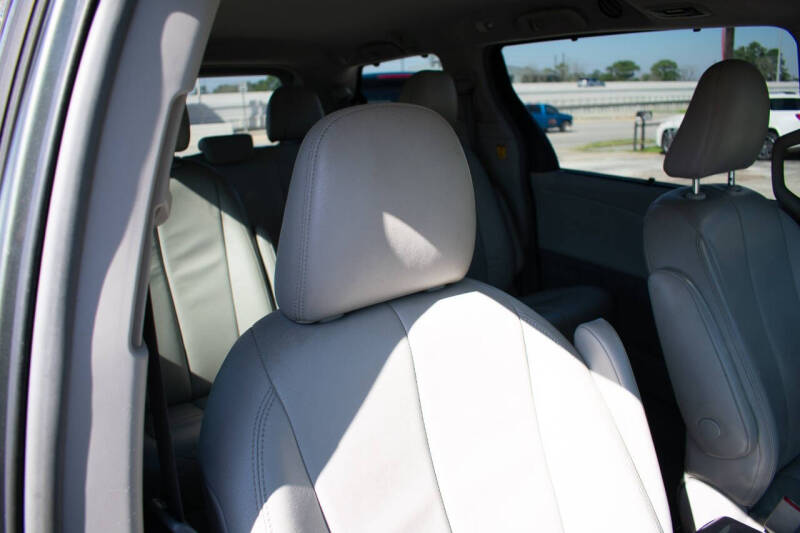 2013 Toyota Sienna XLE 8-Passenger