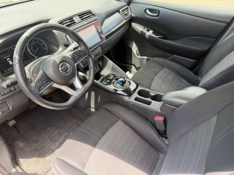 2022 Nissan LEAF SV