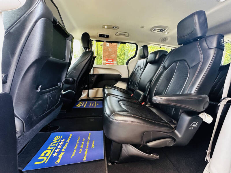 2017 Chrysler Pacifica Touring-L Plus