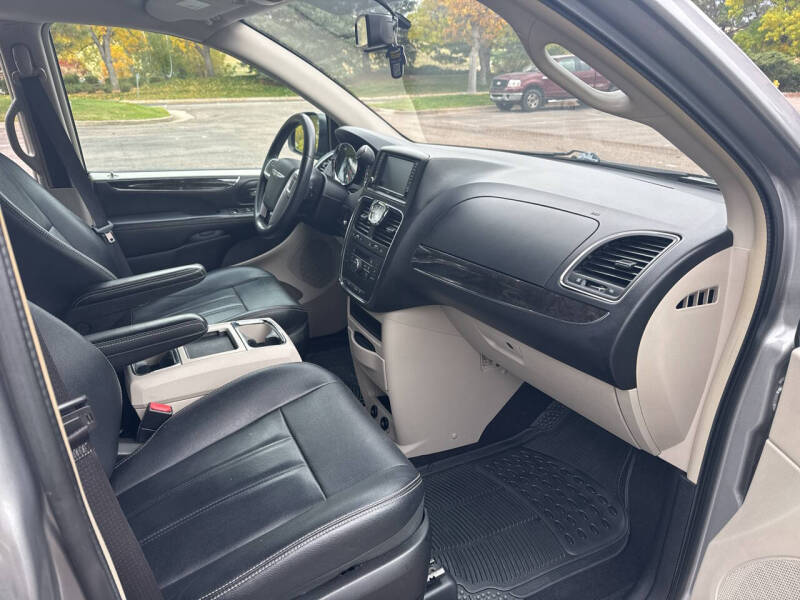 2015 Chrysler Town and Country Touring