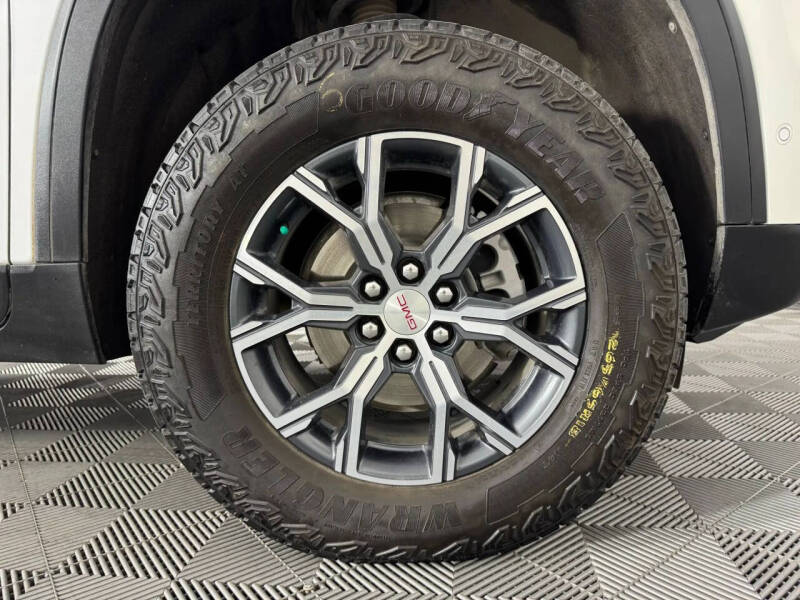 2024 GMC Acadia AT4