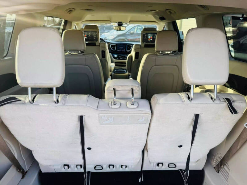 2017 Chrysler Pacifica Touring-L Plus