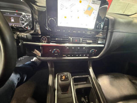 2022 Nissan Pathfinder SL