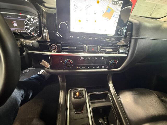 2022 Nissan Pathfinder SL