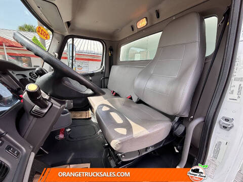 2022 Freightliner M2 106