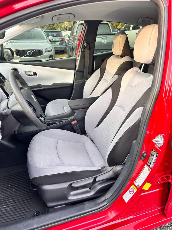 2020 Toyota Prius LE