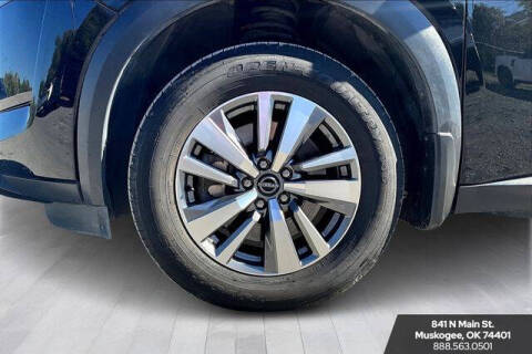 2023 Nissan Pathfinder SL