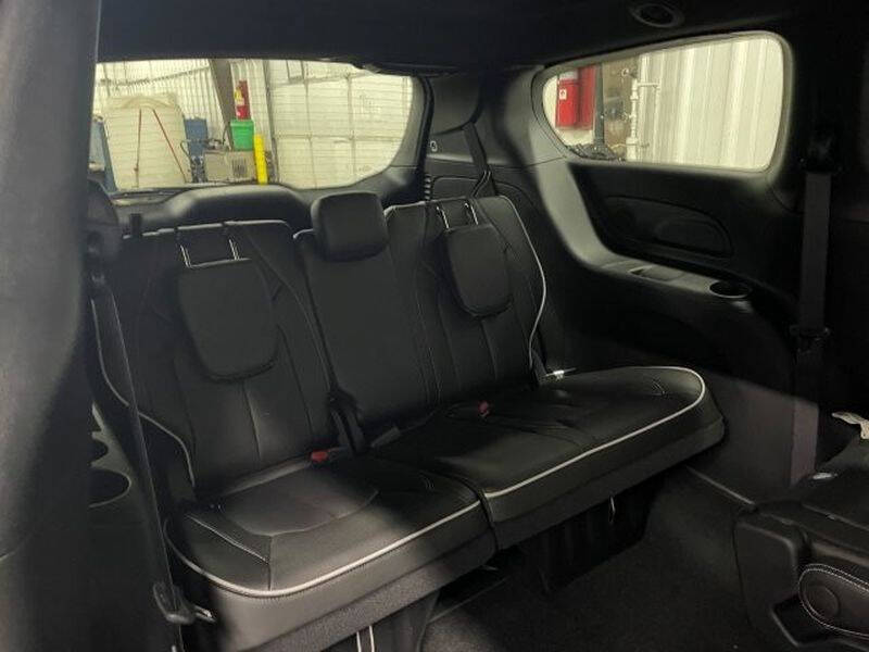 2027 Chrysler Pacifica Limited