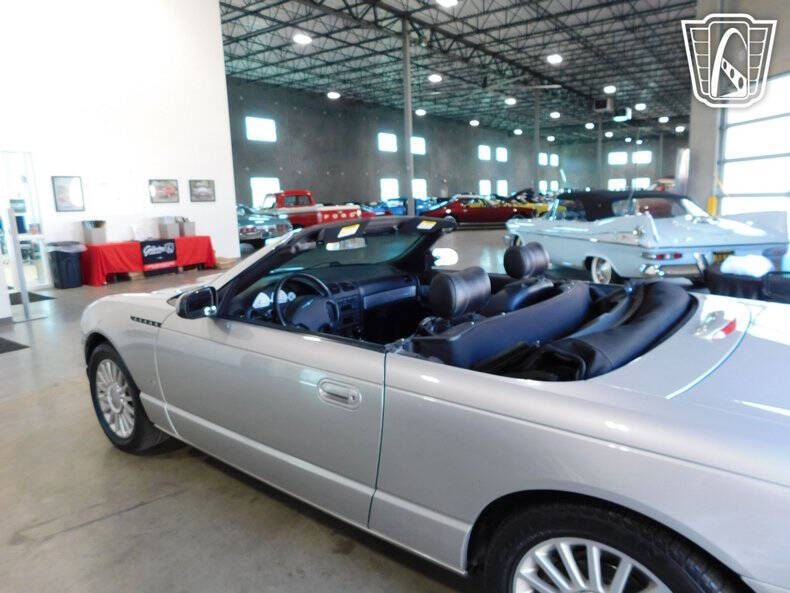 2004 Ford Thunderbird Deluxe