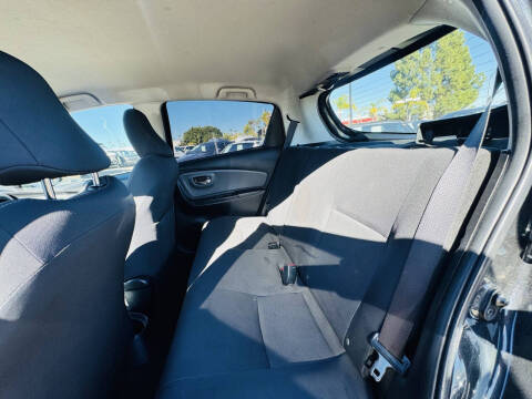 2016 Toyota Yaris 5-Door SE