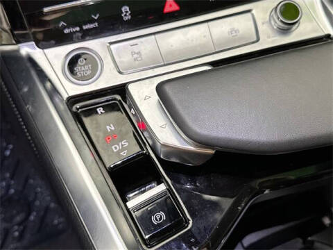 2022 Audi e-tron quattro Premium Plus